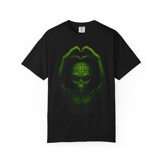 Alien Heart Horror Themed Graphic T-Shirt